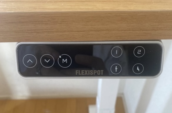 FlexiSpot e7の多機能タッチパネル